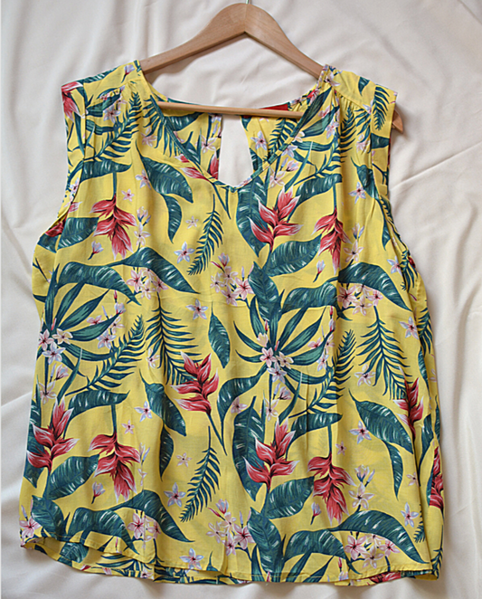 Блуза со цветен дизајн